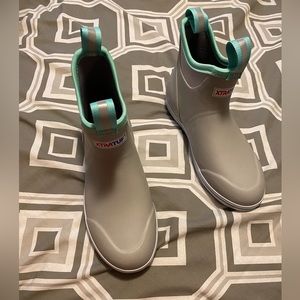 XtraTuf Women's 6" Ankle Deck Boot